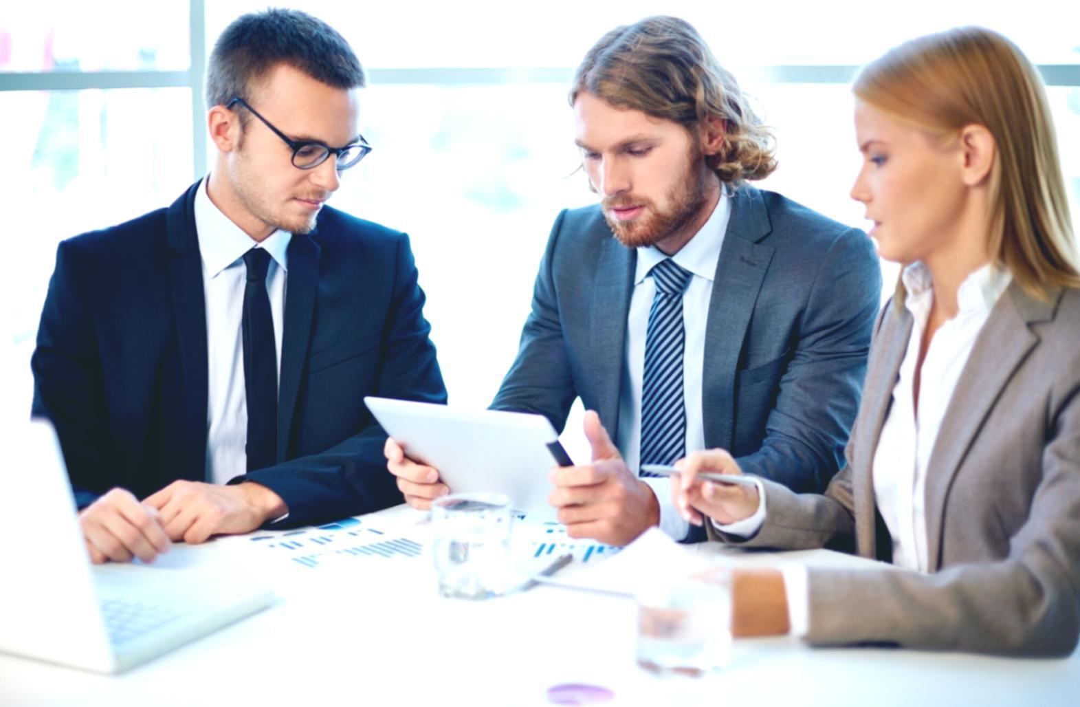Sistema de categorización de gastos implementado en software financiero